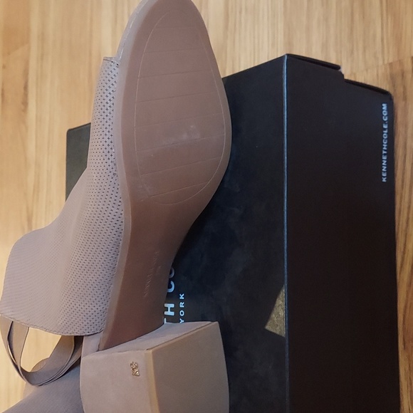 Kenneth Cole NY Hannon Shootie - Picture 4 of 4